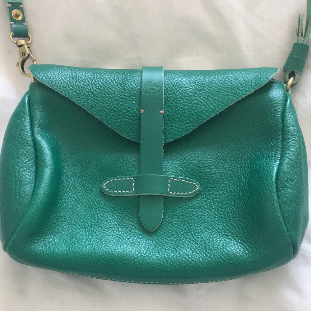 Beautiful il bisonte purse with gold hardware